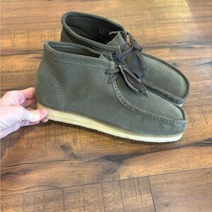 Clarks Wallabee Boots Mens C.F. Stead Suede Olive Green Crepe Sole Size 12